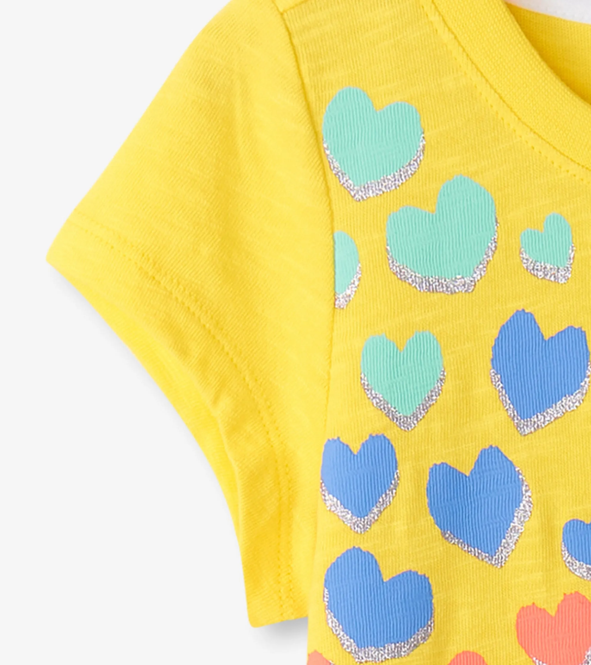 Online Girls Falling Hearts Graphic Tee Tops